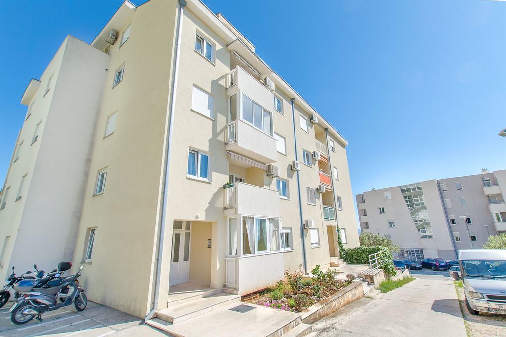 Apartment Studenka Makarska Bagian luar foto